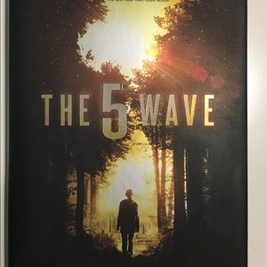 The Fifth Wave - Hardcover Book